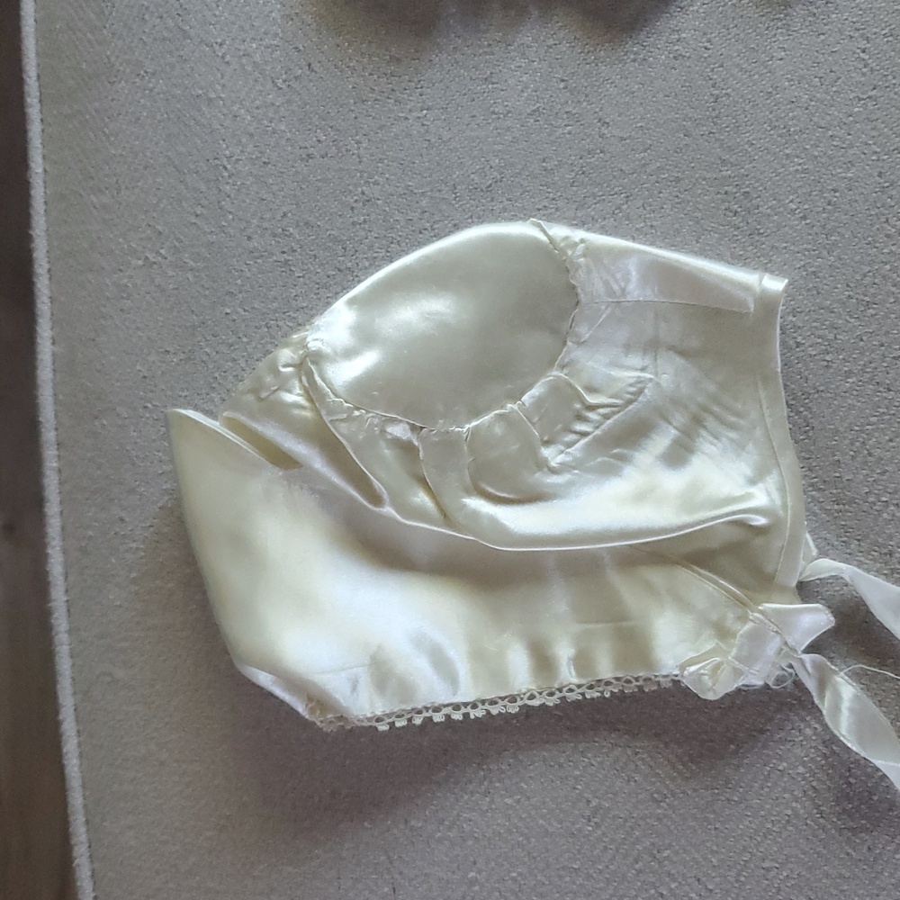 Vintage Christening Gown, Bonnets And Blankets - Picture 6 of 17